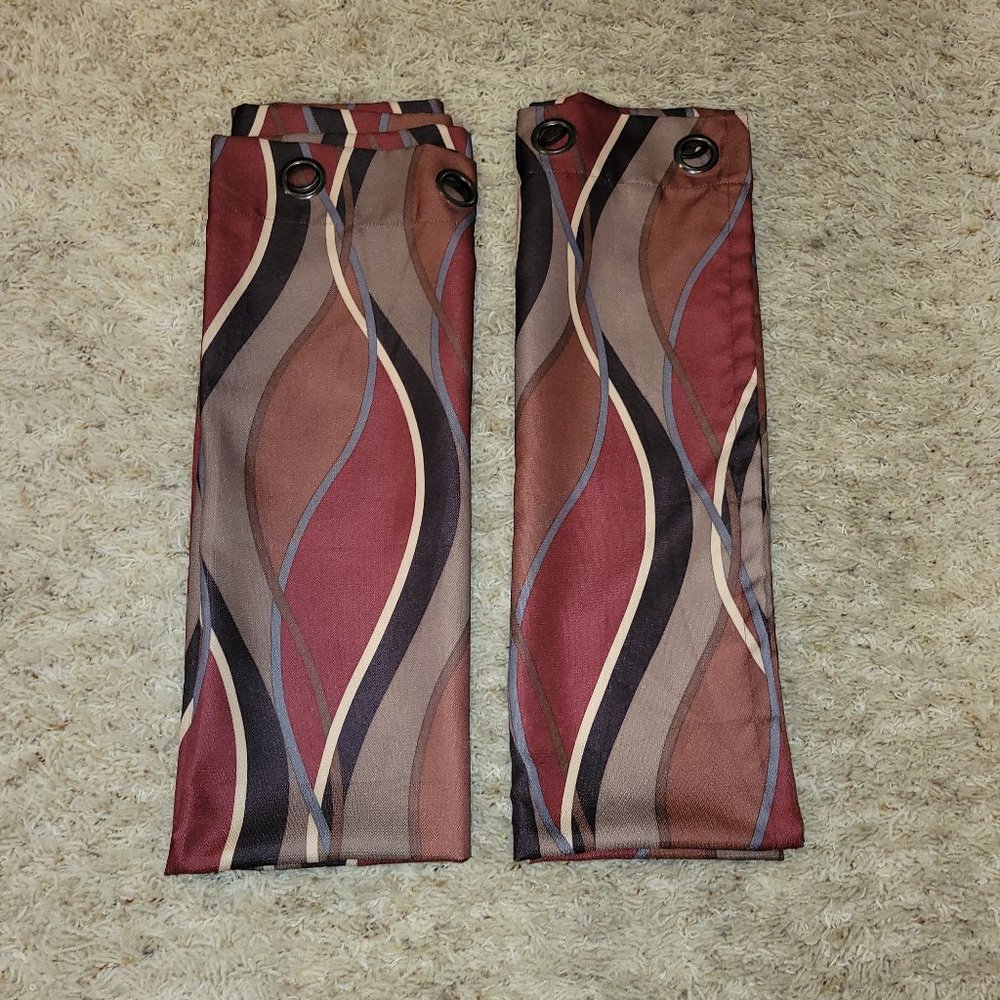 2 curtain panels